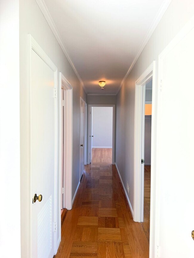 Building Photo - UPDATED HUGE SUNNY 2250sf 3BR+Den/1+2Half BA 2250sf Sunset/UCSF Home VIEWS AVAILABLE NOW
