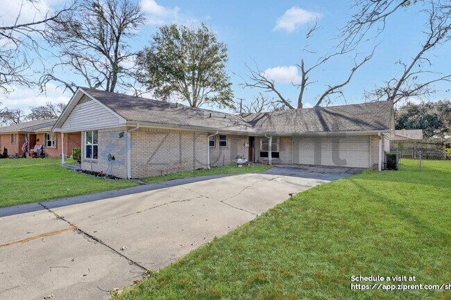 Building Photo - 502 Forest Cir