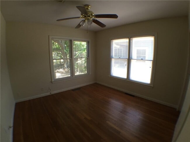 Building Photo - 2000 Schulle Ave