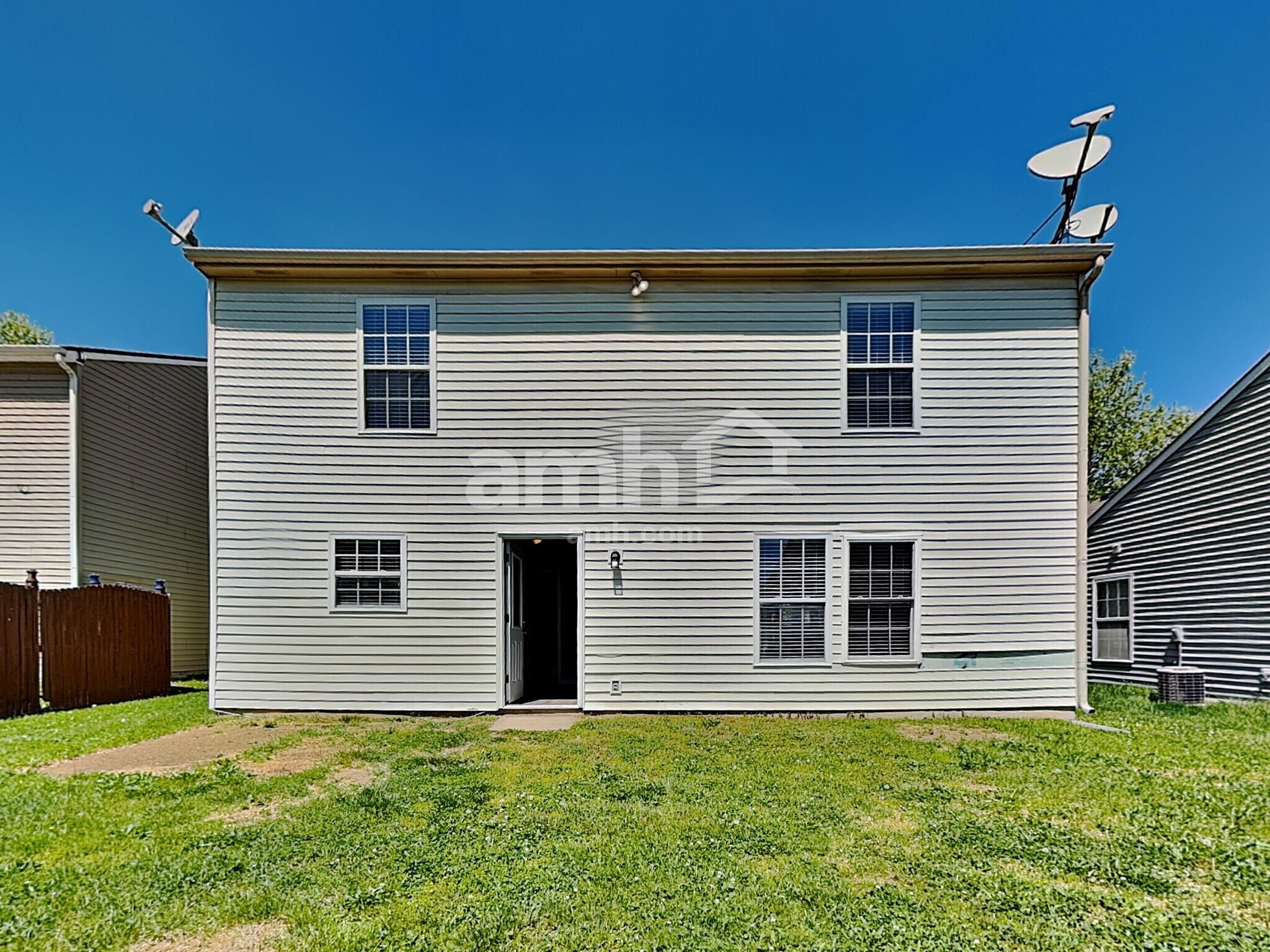 Building Photo - 10891 Albertson Dr