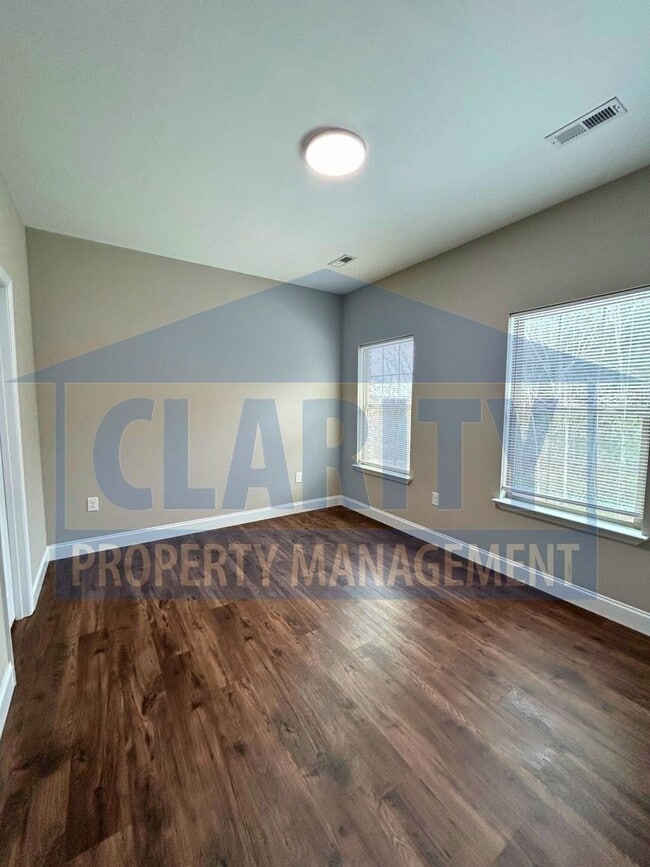 Building Photo - Two bedroom townhome in great, central location!