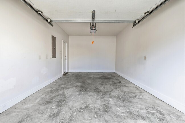 Building Photo - 777 King George Blvd