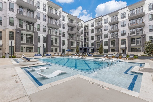 Building Photo - Lenox Heights