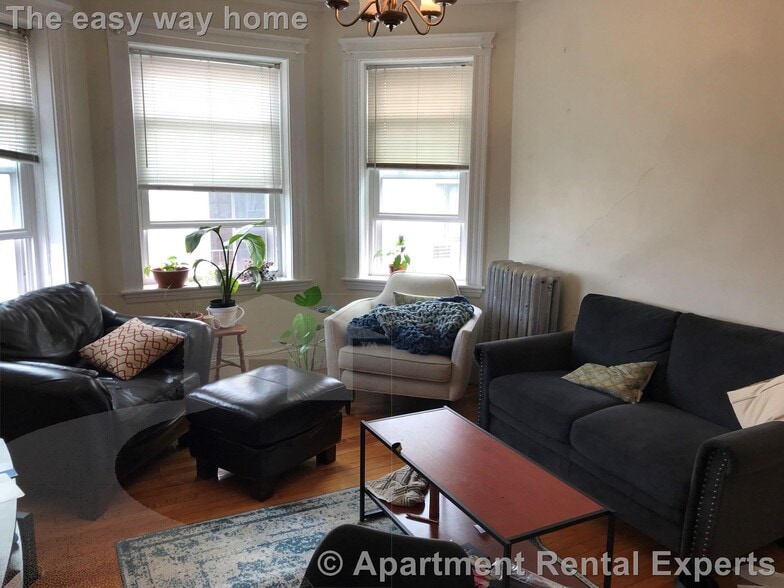 Building Photo - 14 Centre St