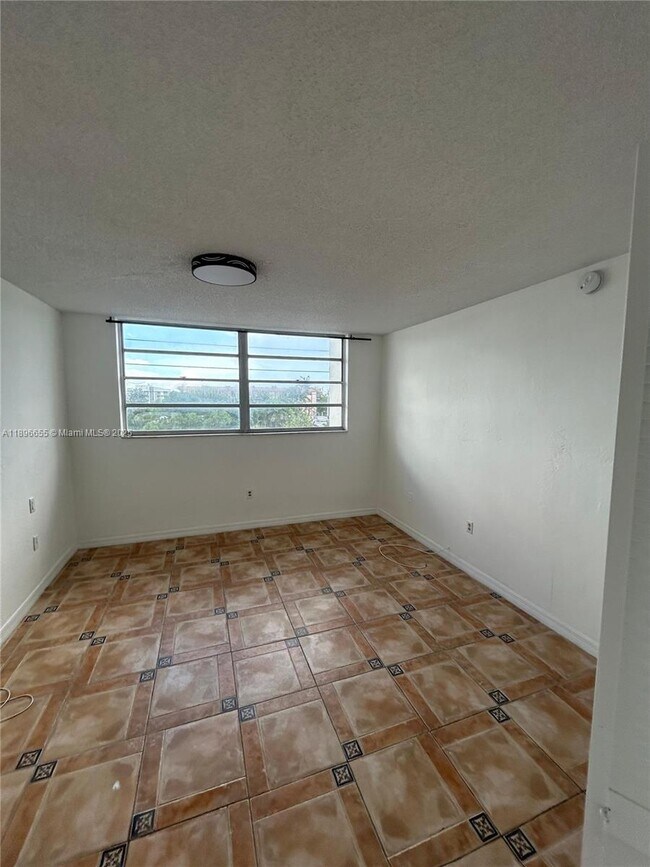 Building Photo - 7850 Byron Ave