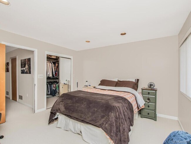 Building Photo - 8 Davids Ln