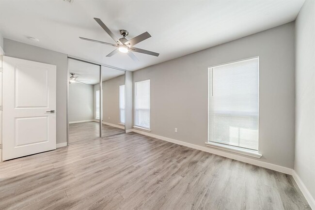 Building Photo - 10429 Firethorn Ln