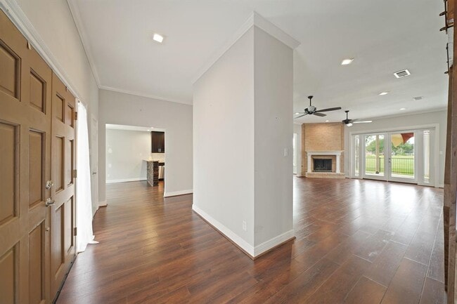 Building Photo - 414 Fox Briar Ln