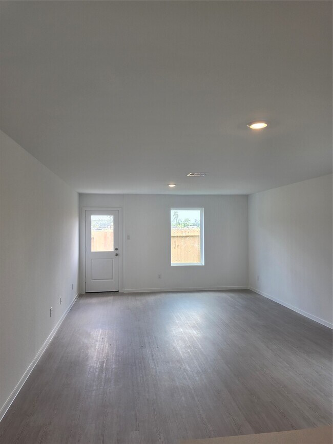 Building Photo - 3611 duplet