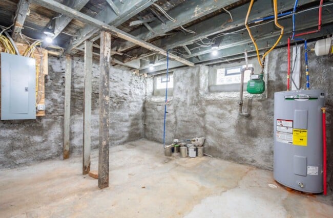 Building Photo - 3 Bedroom 1.5 Bath - Pittsburgh