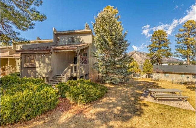 Building Photo - Charming 1-Bedroom Condo in Oakmont Country Club