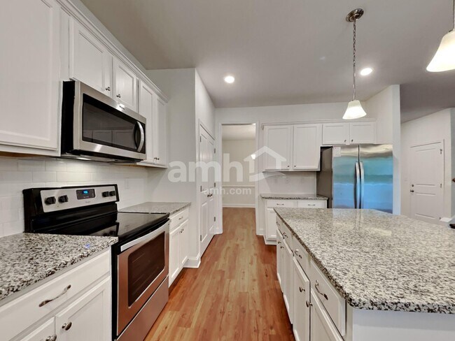 Building Photo - 3041 Greenmont Cir