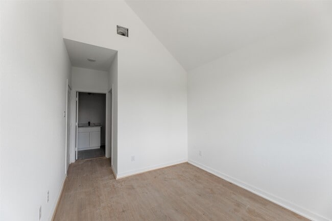 Building Photo - 3620 Sauer St