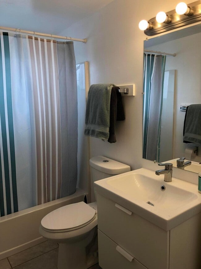Building Photo - 2019 S Granada Dr