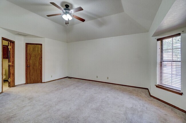 Building Photo - Comfortable Living in Edmond – 3BR with Prime Convenience