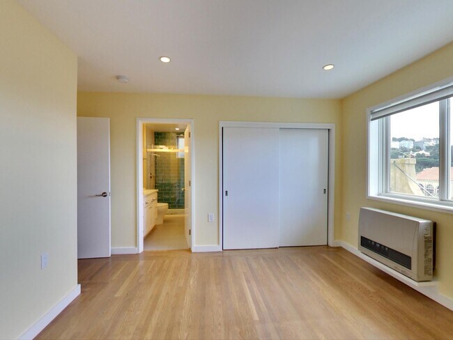Building Photo - Stunning 4BR/3BA Home with Office, Laundry...