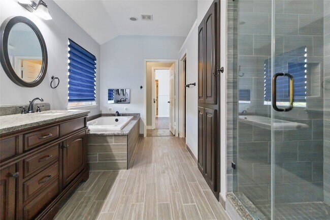 Building Photo - 2502 Chapel Hill Dr