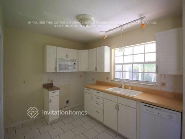 Building Photo - 4580 NW 113th Terrace