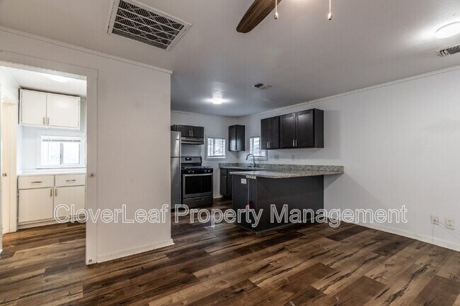 Building Photo - 105 Dewitt St