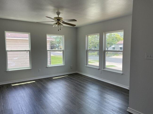 Building Photo - 4606 Nesbitt Dr