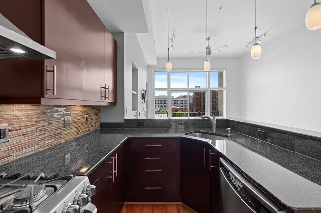 Building Photo - 1336 Belmont St NW