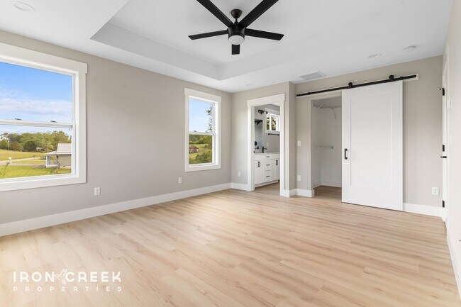 Building Photo - Modern 3-Bed/2.5-Bath Home with Fenced Yar...
