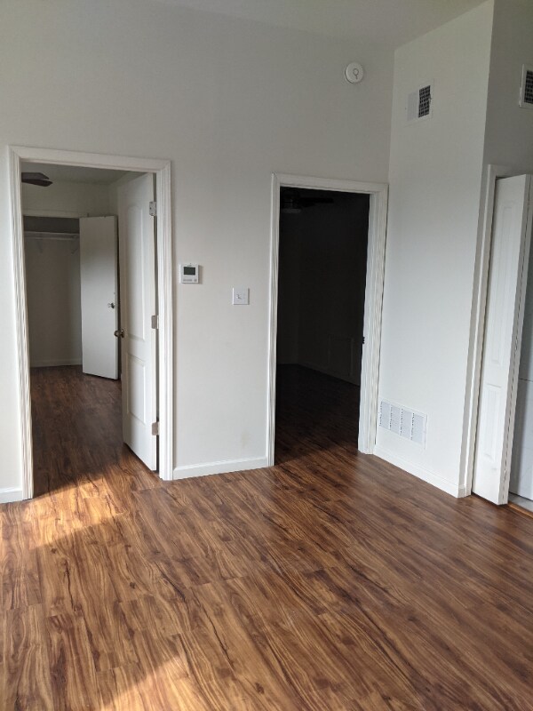 Building Photo - 518 N State St