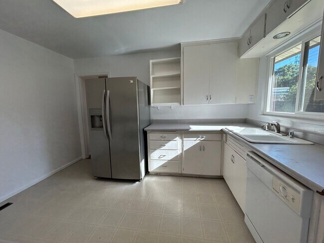 Building Photo - 1559 Boynton Ave