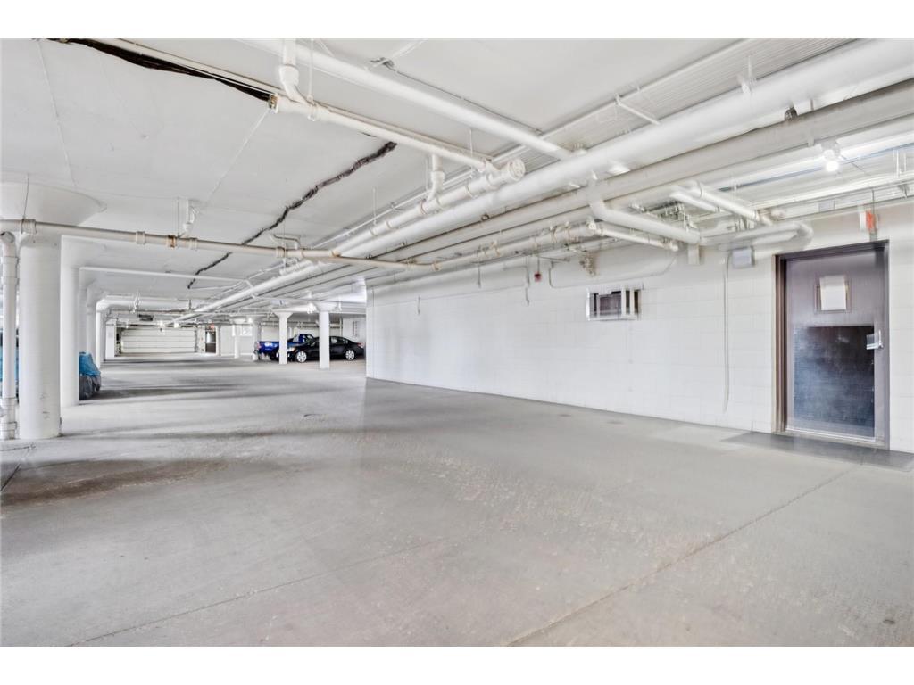 Building Photo - 4101 Parklawn Ave