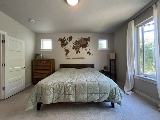 Building Photo - Spacious 2,511 Sq Ft Wilsonville Townhome with Vaulted Loft, Modern Kitchen & Attached Two-Car Ga...