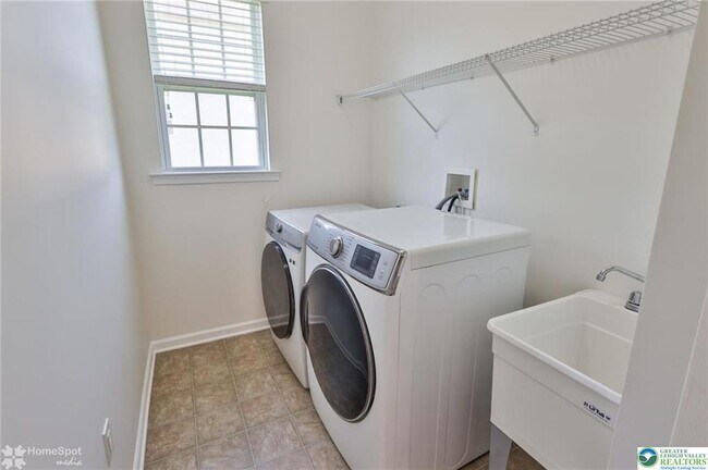 Building Photo - 2784 Clark Pl