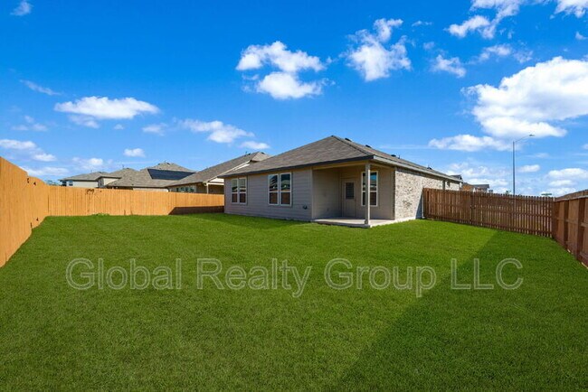 Building Photo - 402 Singing Brk