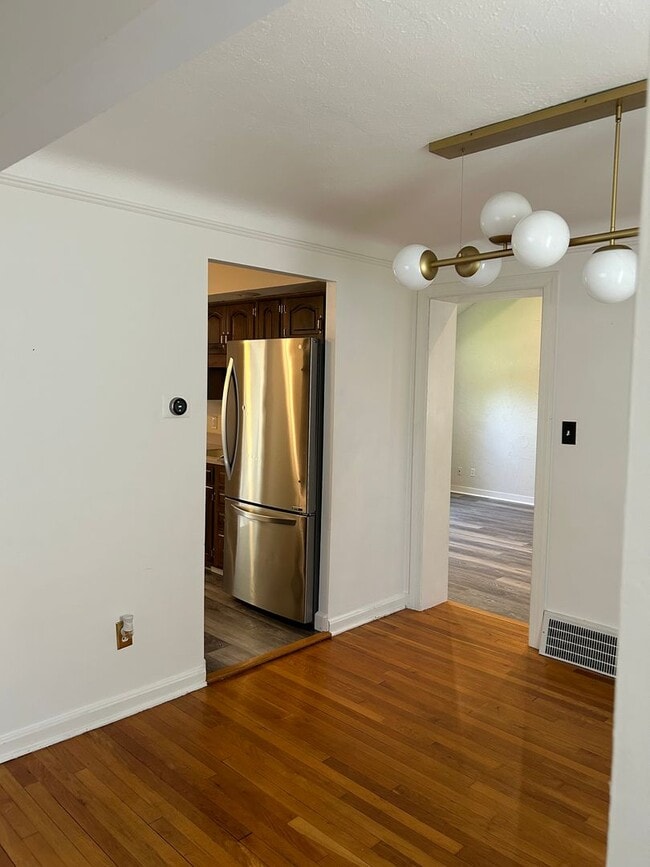 Building Photo - Spacious Colonial For Rent in Lyndhurst