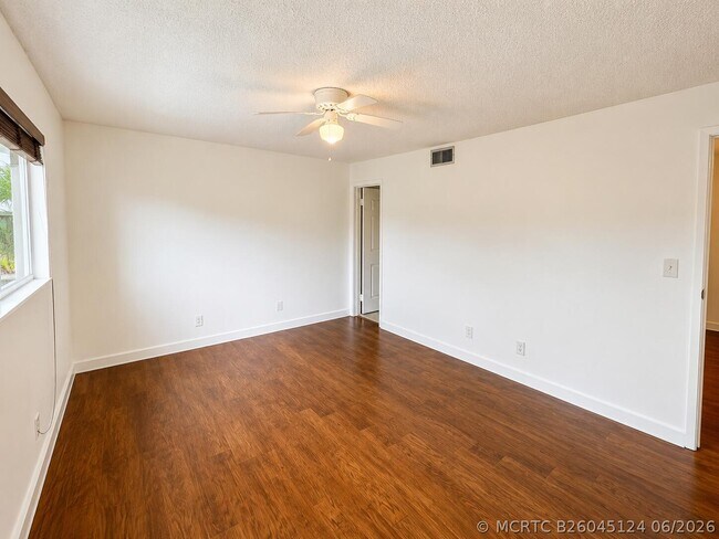 Building Photo - 5728-5728 Blueberry Ct