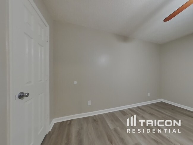 Building Photo - 305 Denae Ct