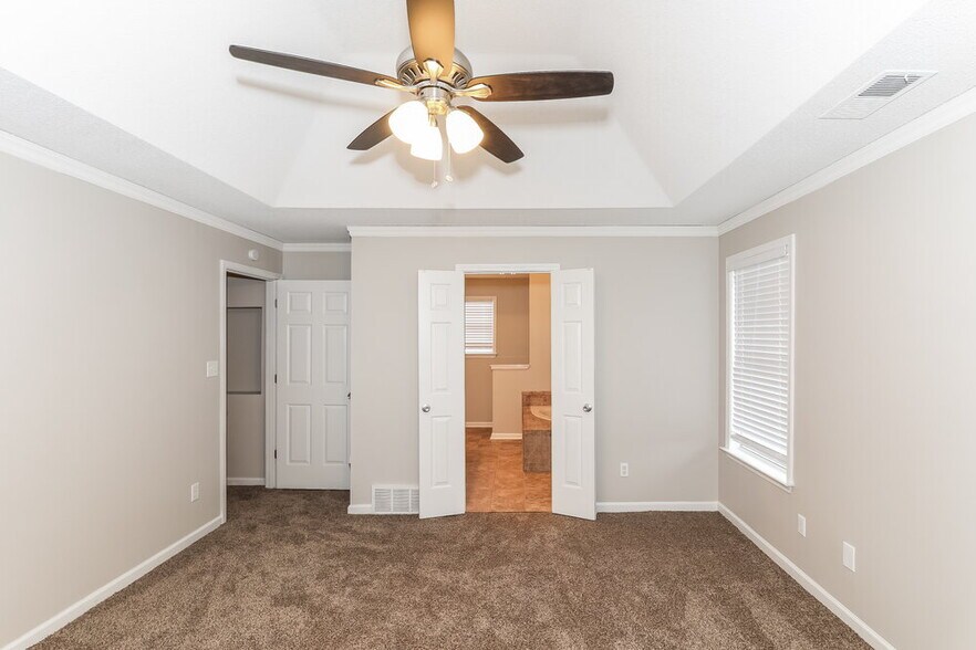 Building Photo - 1074 Red Fern Cir W