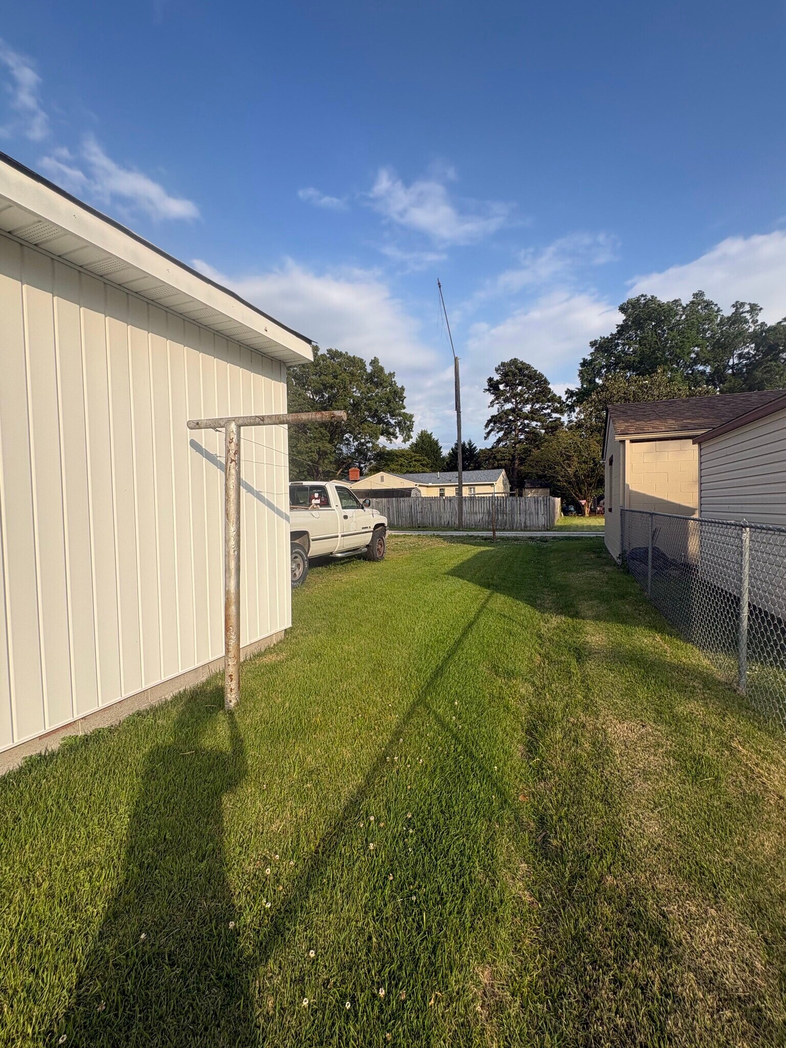 Side Yard - 2904 Norfolk St
