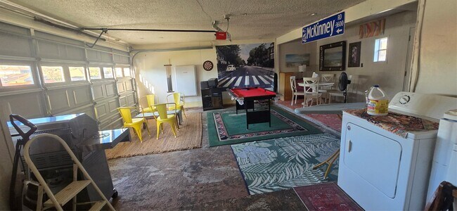 Building Photo - 17018 Water Oak Dr