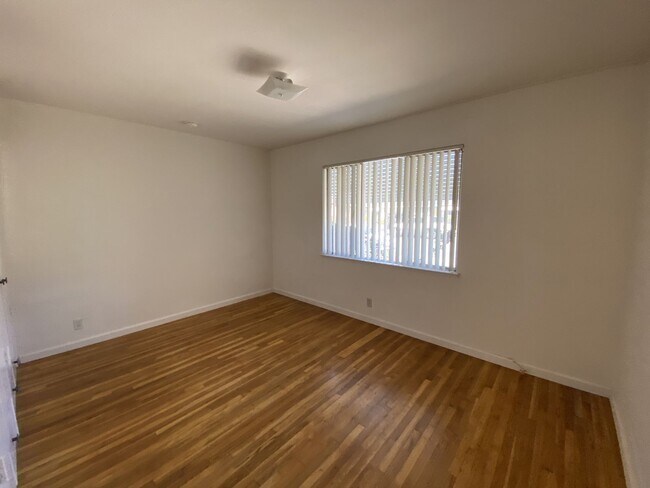 Building Photo - 0166 - MERRY LN