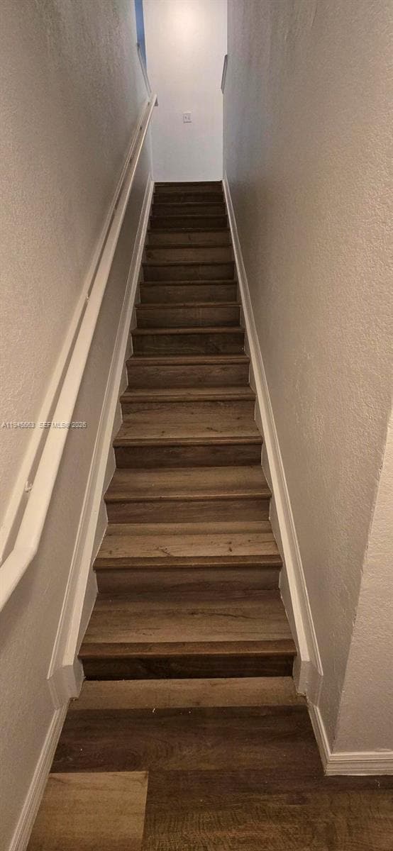 Building Photo - 2589 Centergate Dr