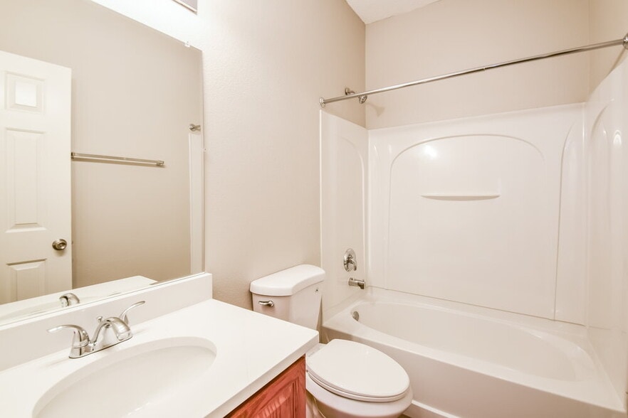 Building Photo - 9973 Fox Run Dr