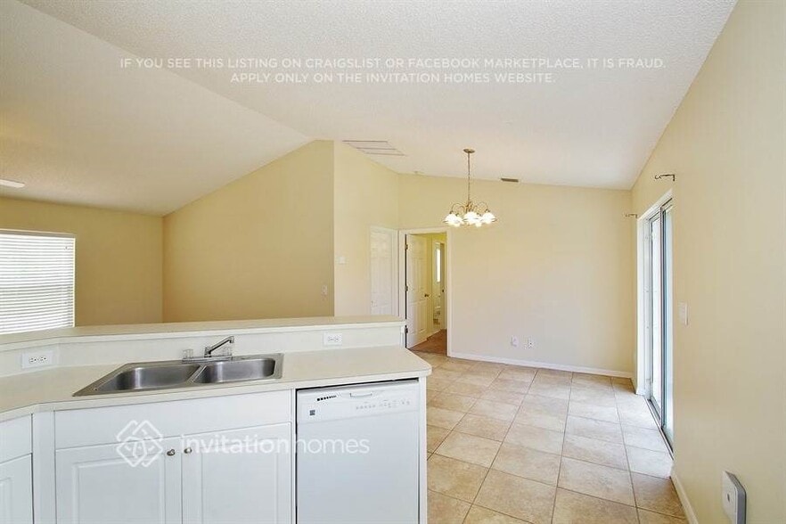 Building Photo - 3009 Tropical Cir SE