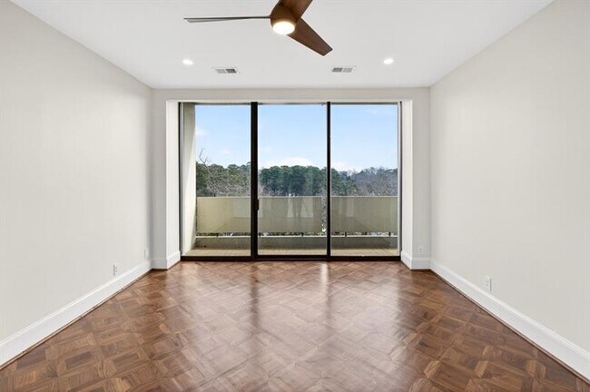Building Photo - 2575 Peachtree Rd NE