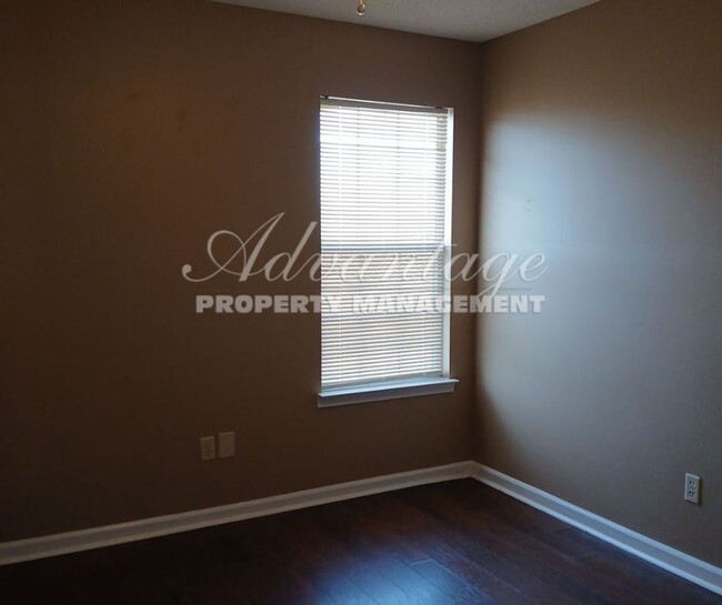 Building Photo - Charming 3 bedroom 2.5 Bath - Cordova