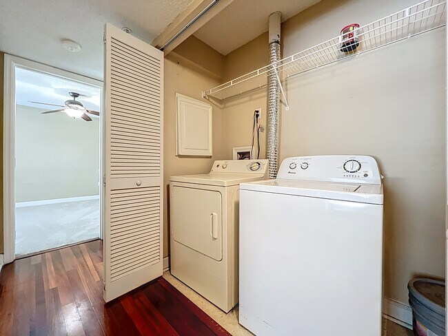 Building Photo - 2065 Dixie Belle Dr