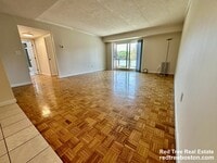 Building Photo - 44 Broadlawn Park