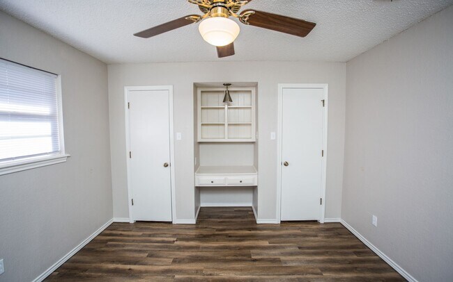 Building Photo - Available June 15th: Spacious 3 Bed, 2 Bath Ready for You!