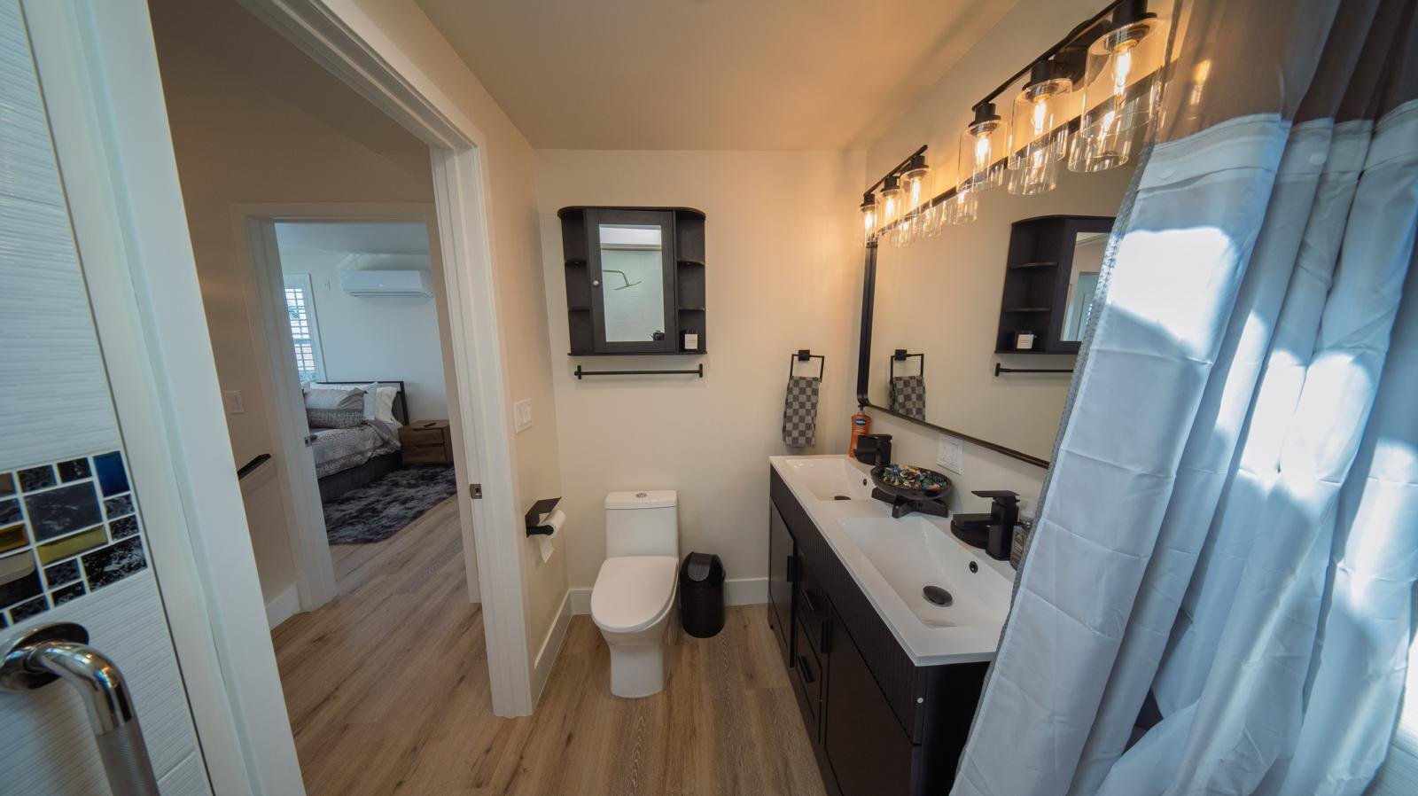 Building Photo - 1541 W 65th St