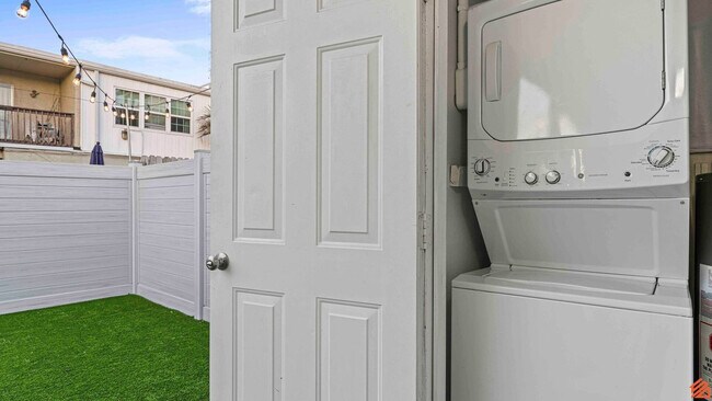 Building Photo - 209 Angelfish Ave.