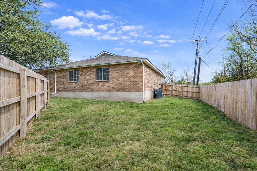 Building Photo - 2419 Brittain Ct